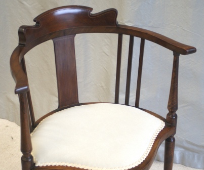 CLICK TO VIEW GALLERY - Antique Inlaid Walnut Corner Desk Chair