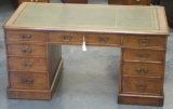 Click to view full details of Antique Oak Arts & Crafts Pedestal Desk